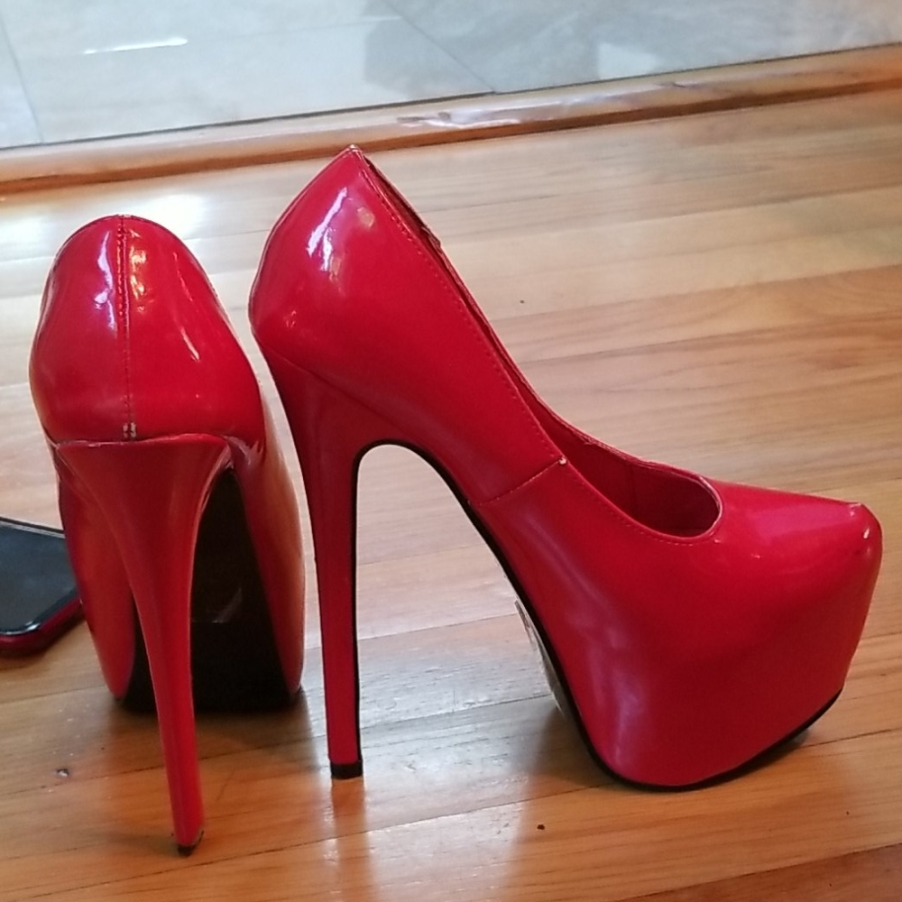 Heels - Picture 2 of 2